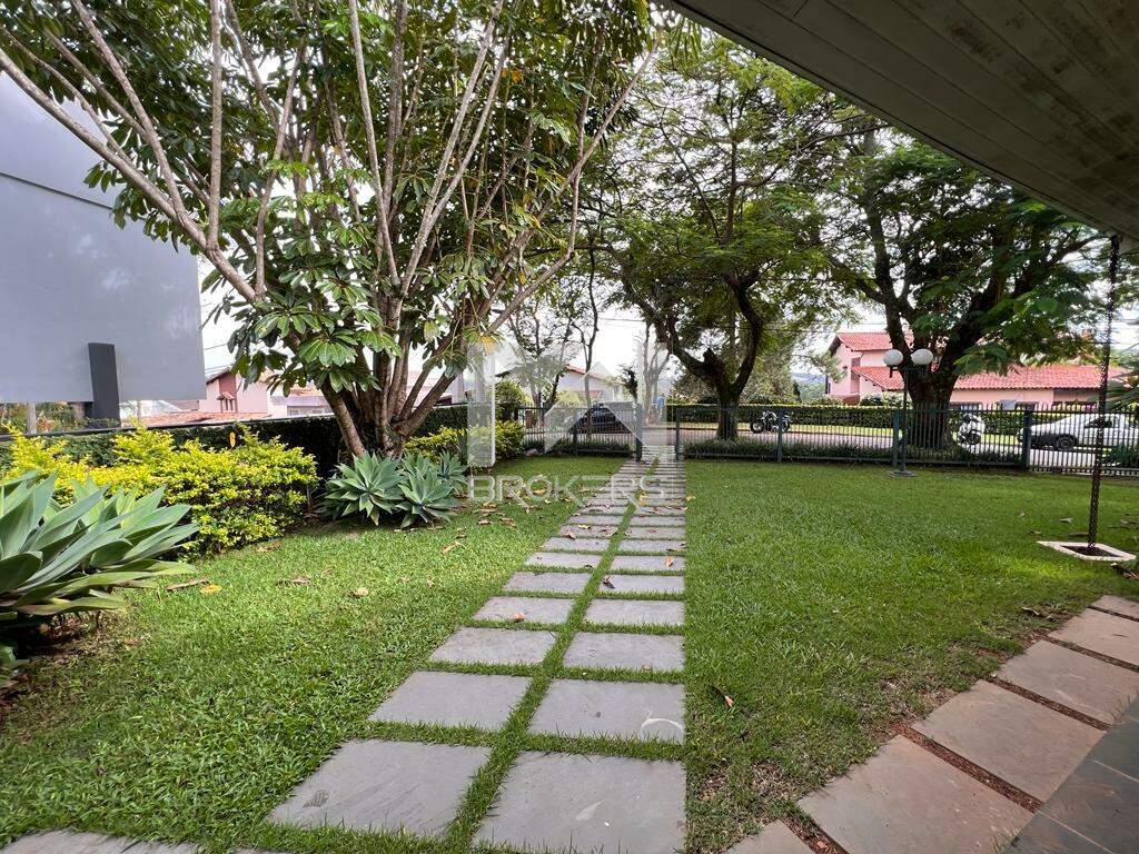 Casa em Condomínio à venda no Condomínio Marambaia: recuo frontal - gramado