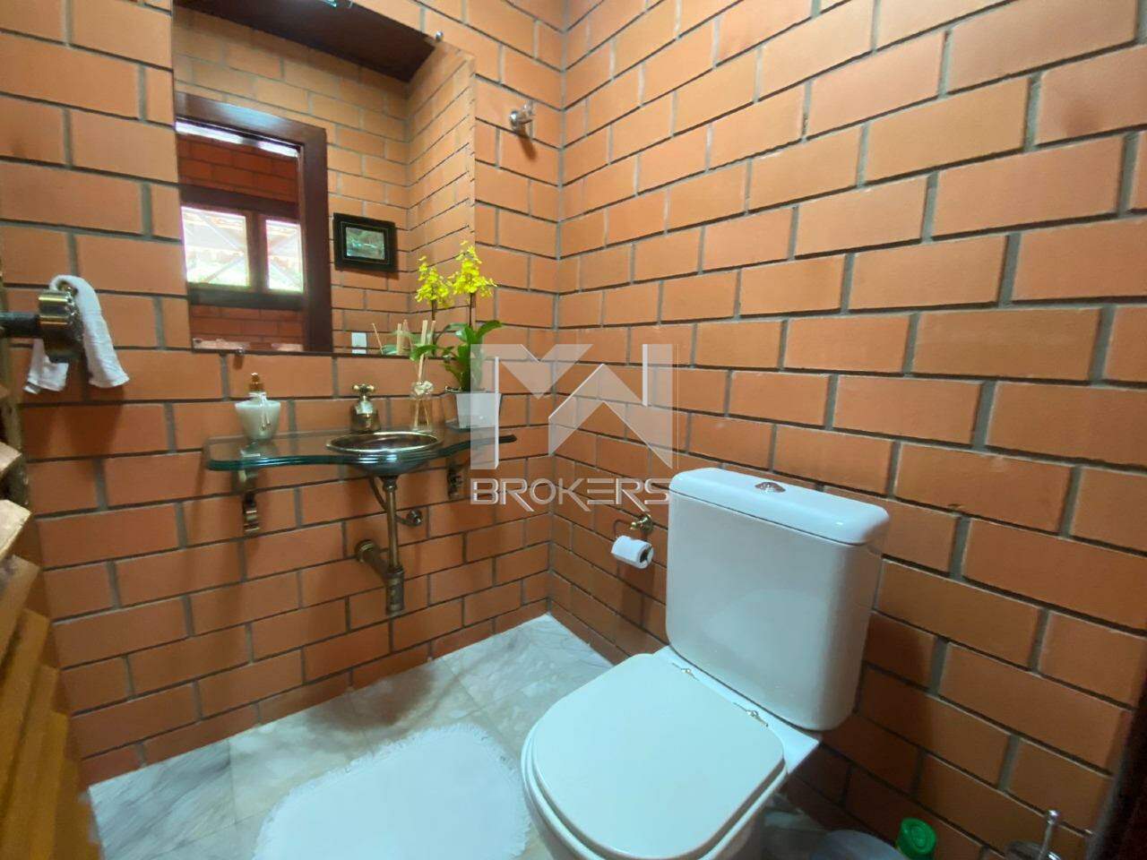 Casa em Condomínio à venda no Condomínio Marambaia: lavabo