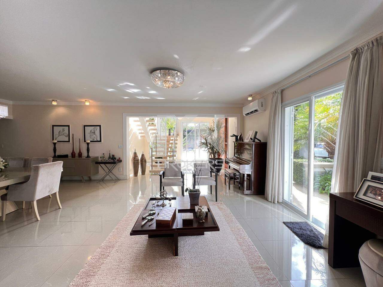 Casa em Condomínio à venda no Condomínio Marambaia: sala dois ambientes