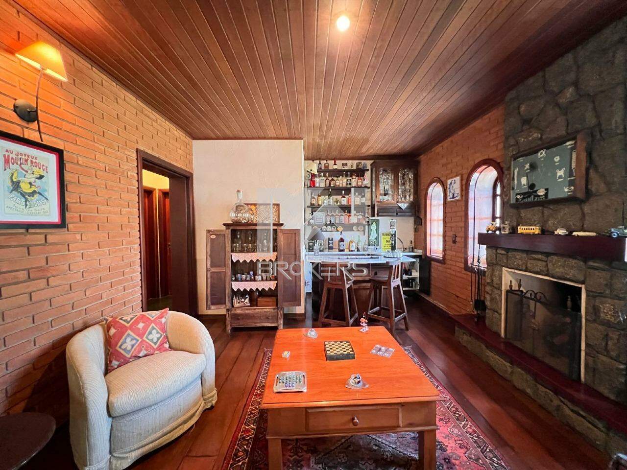 Casa em Condomínio à venda no Condomínio Marambaia: sala lareira