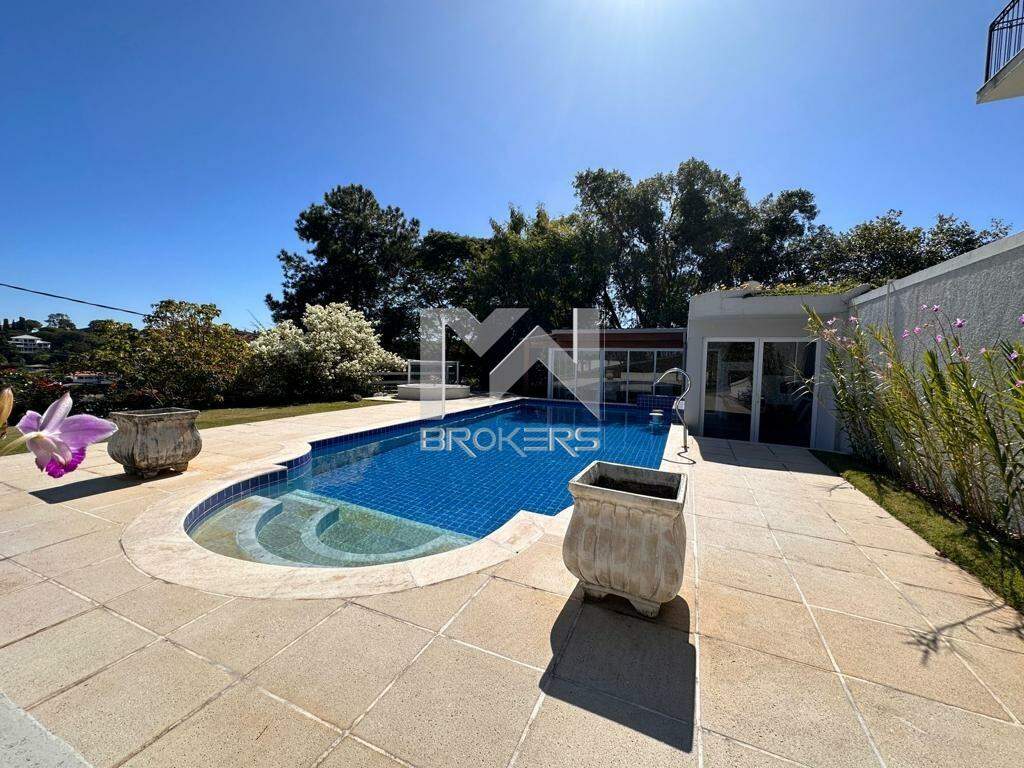 Casa à venda no Condomínio Marambaia: quintal com piscina