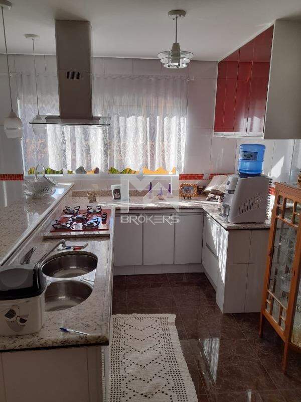 Casa em Condomínio à venda no Marambaia: cozinha com armários