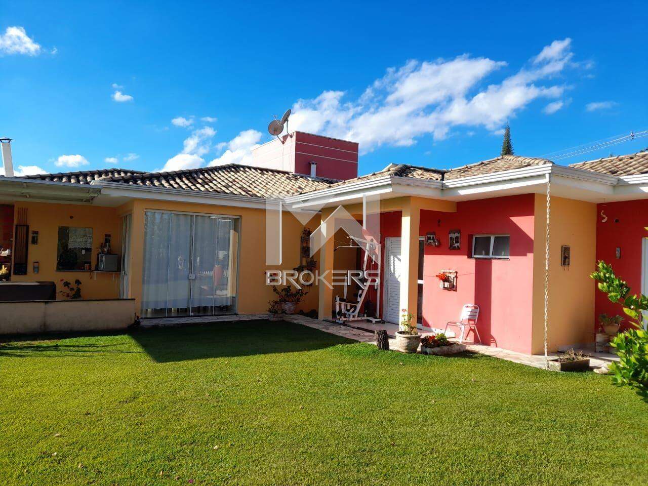 Casa em Condomínio à venda no Marambaia: quintal gramado