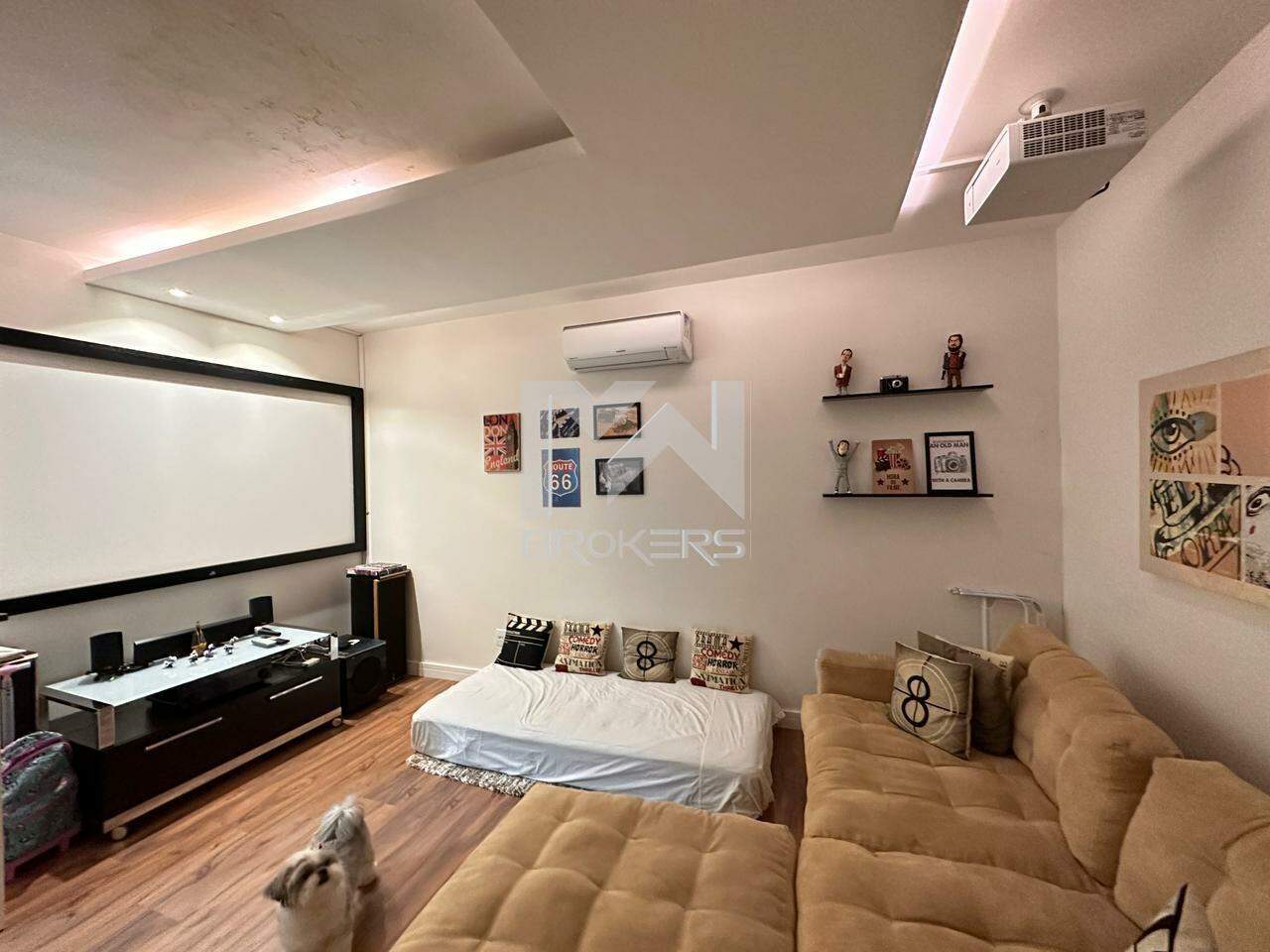 Casa em Condomínio à venda no Bosque: sala de TV