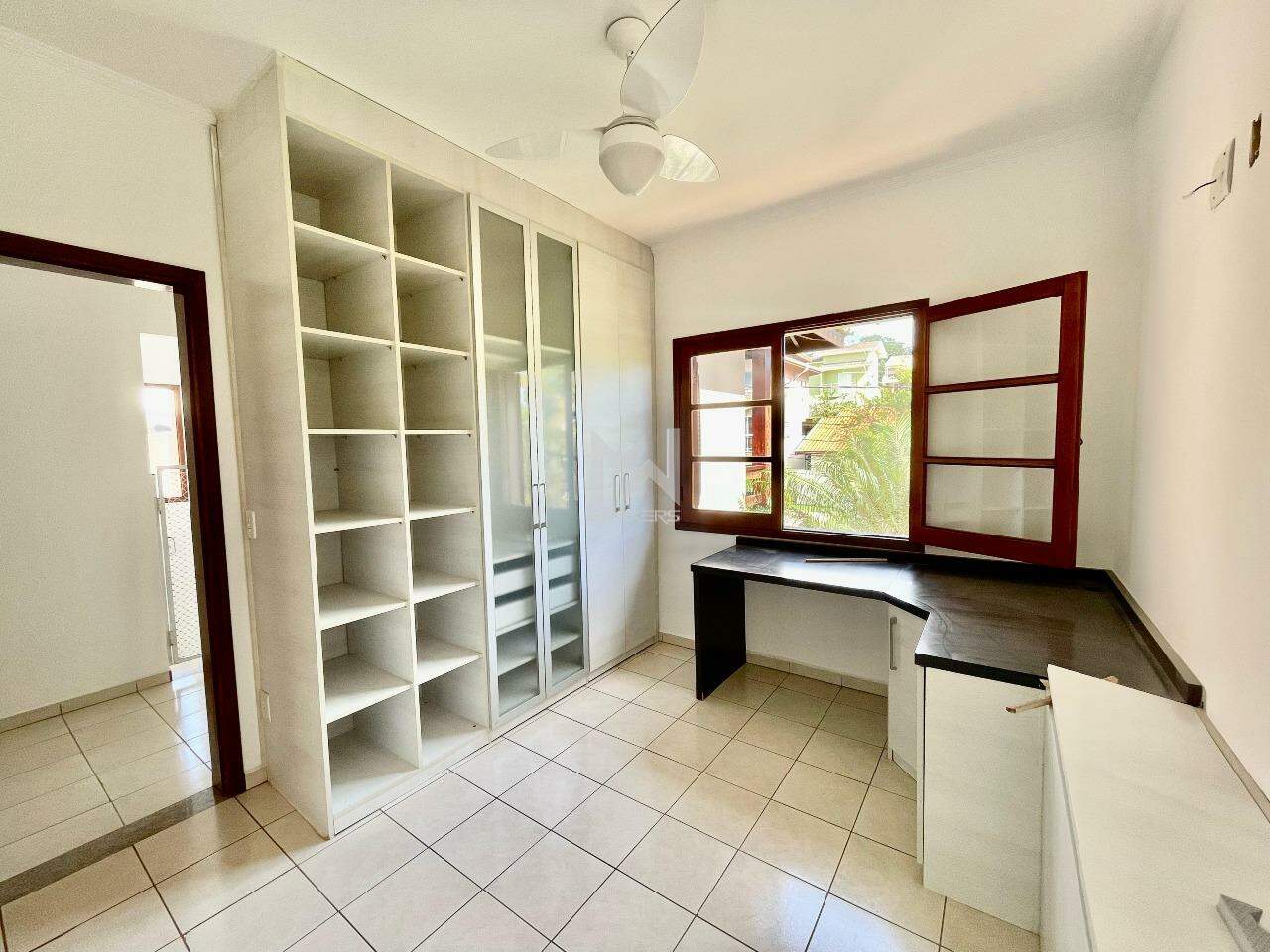 Casa em Condomínio para aluguel no Condomínio Grape Village: escritório