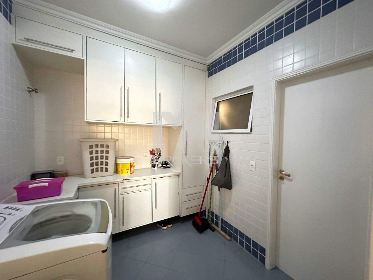 Casa em Condomínio à venda no Condomínio Marambaia: área de serviços