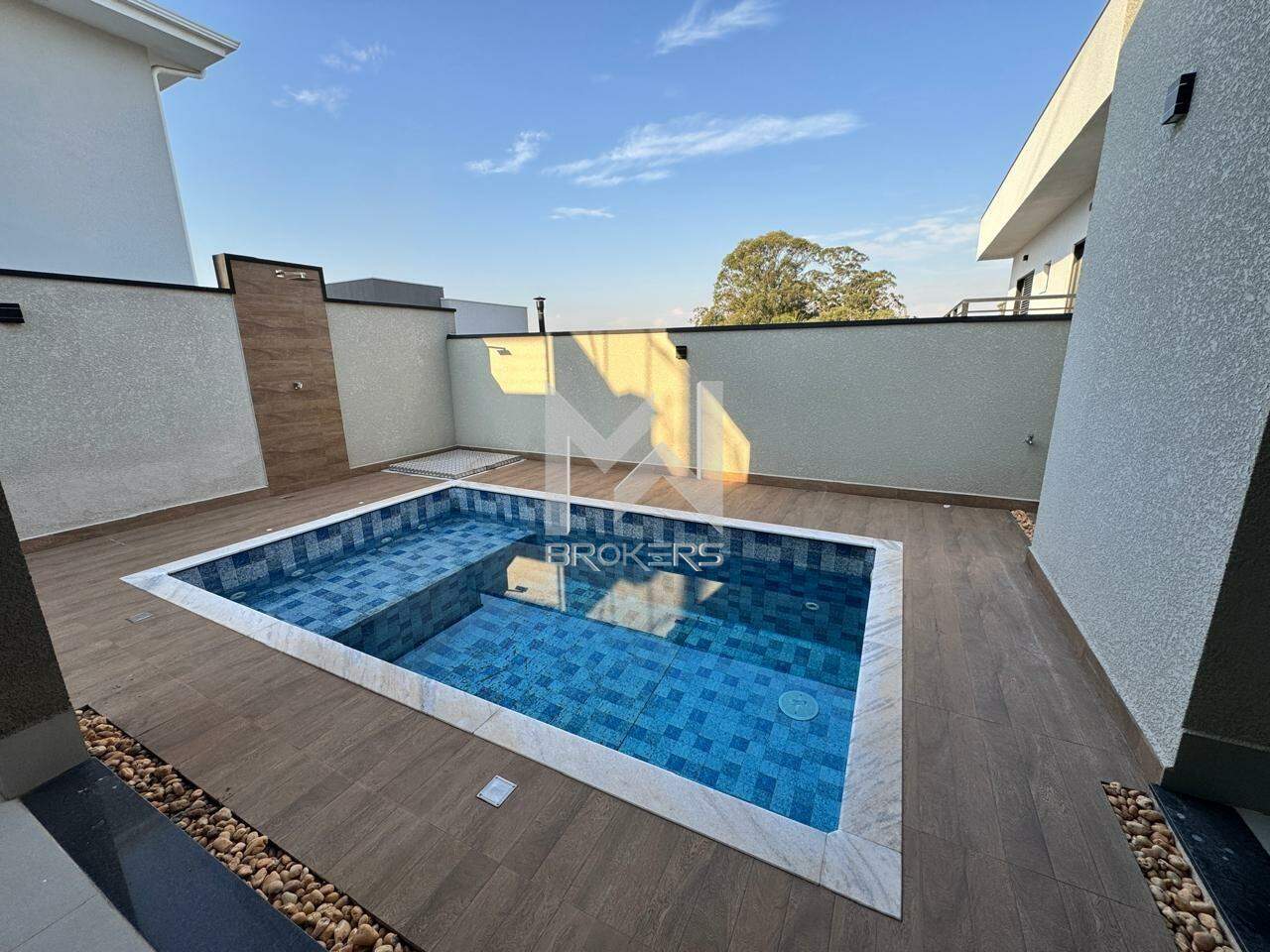 Casa em Condomínio à venda no Chácaras Silvania: piscina