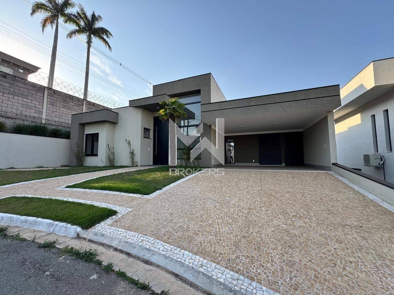 Casa em Condomínio à venda no Chácaras Silvania: fachada