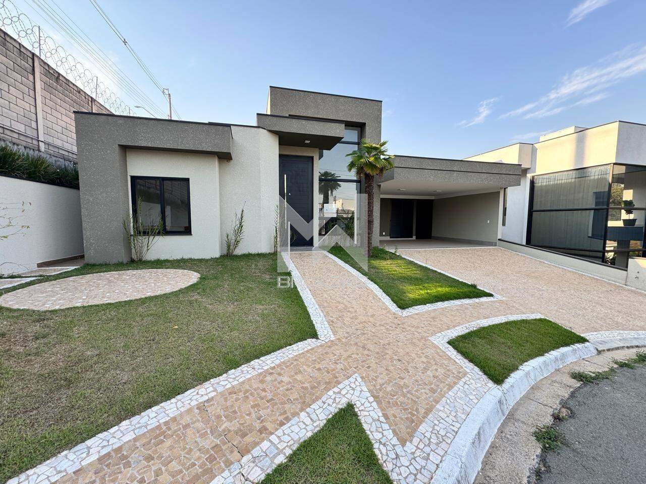 Casa em Condomínio à venda no Chácaras Silvania: fachada