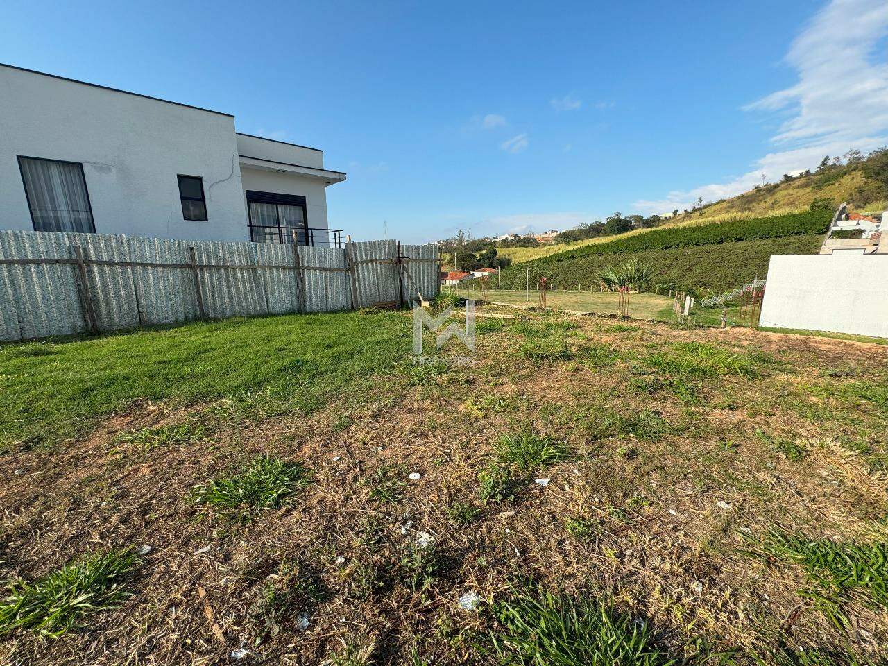 Terreno à venda no Residencial Mont Alcino: vista fundo terreno