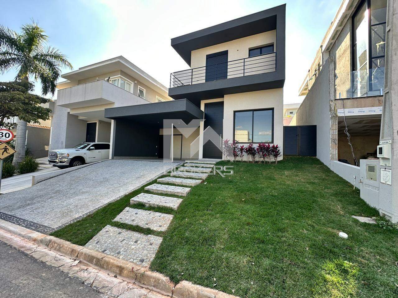 Casa em Condomínio à venda no Loteamento Recanto dos Paturis: Fachada