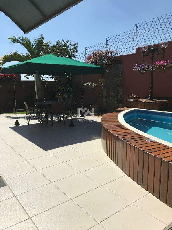 Casa em Condomínio à venda no Pinheirinho: piscina