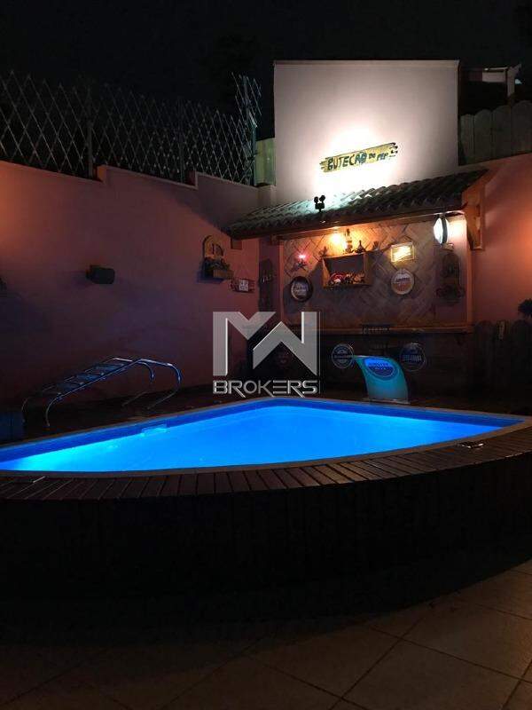 Casa em Condomínio à venda no Pinheirinho: piscina