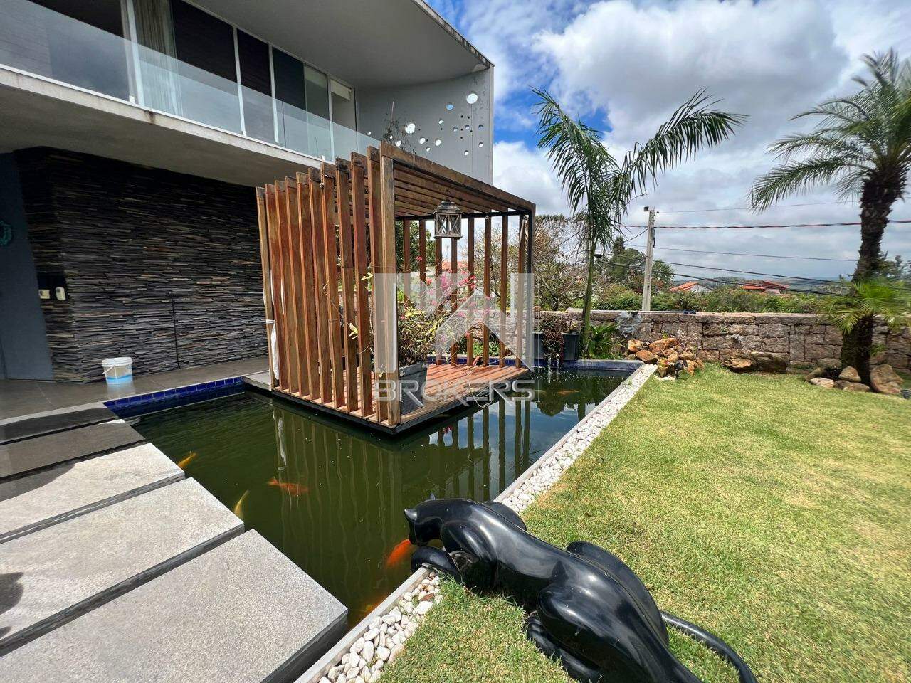 Casa em Condomínio para aluguel no Condomínio Marambaia: lago de carpas