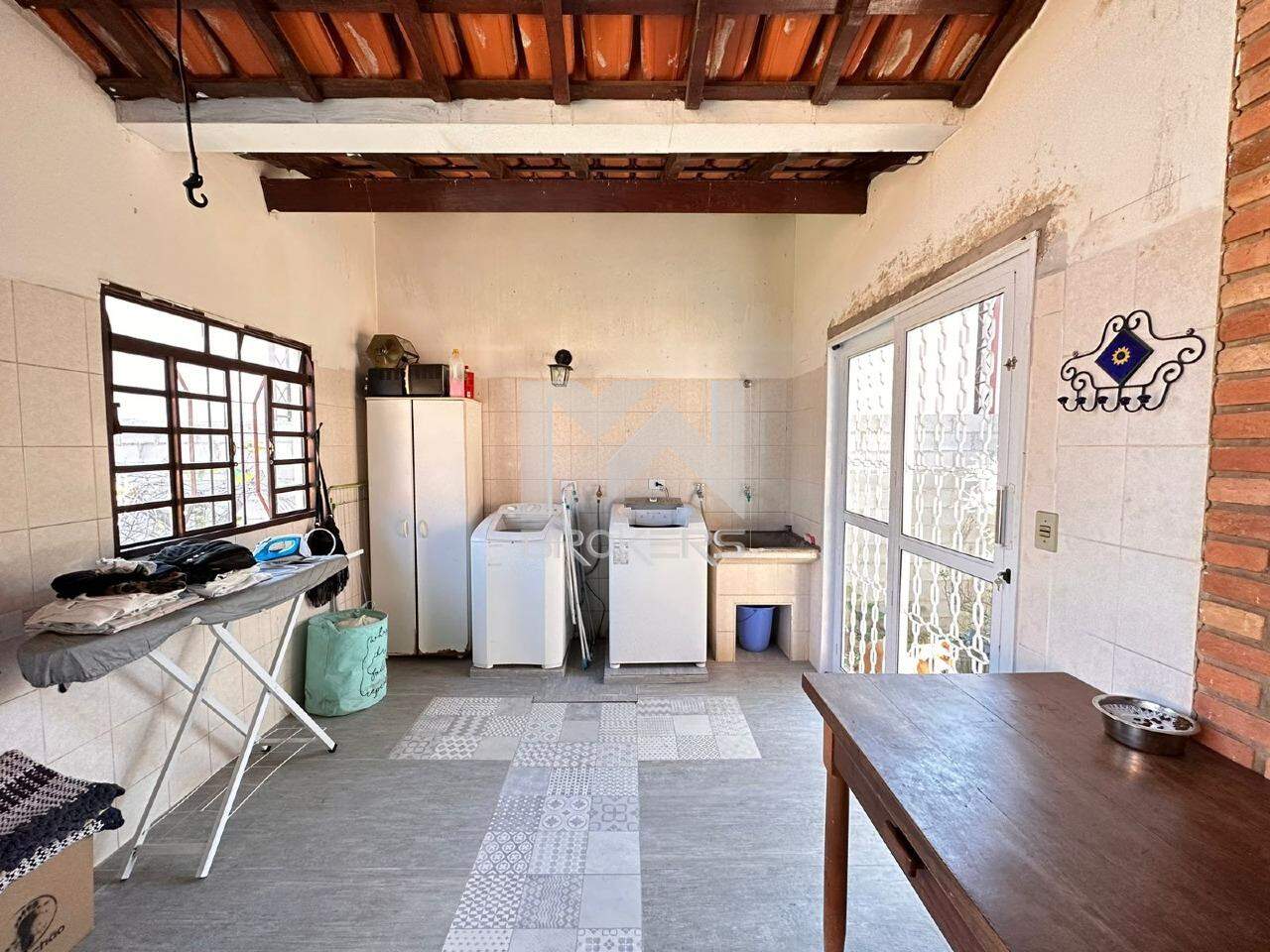 Chácara à venda no Nova Vinhedo: área de serviços