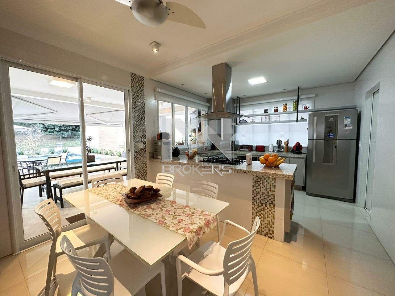 Casa em Condomínio à venda no Condomínio Terras de Vinhedo: cozinha com copa