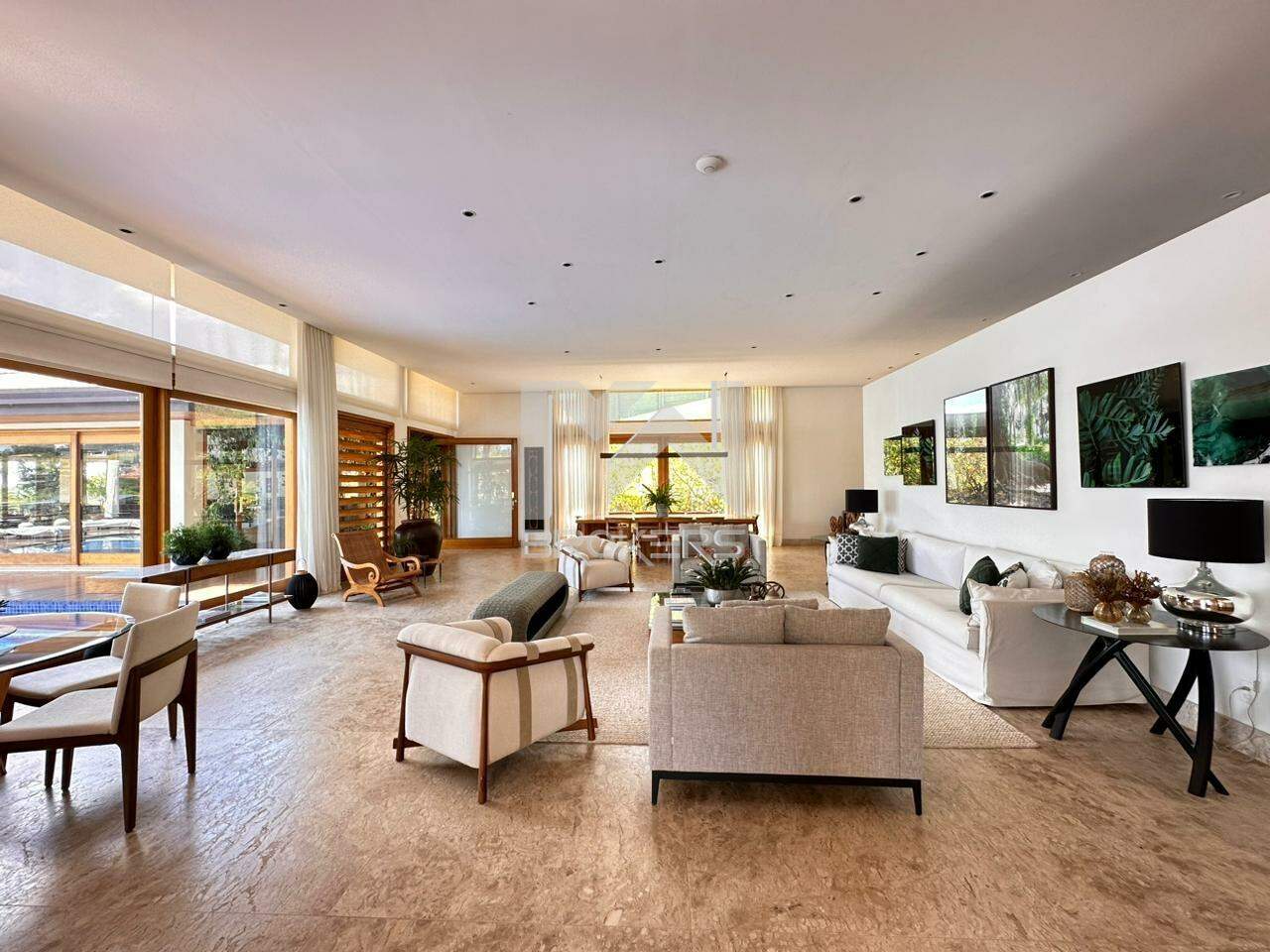 Casa em Condomínio à venda no Condomínio Fazenda da Grama: sala de estar