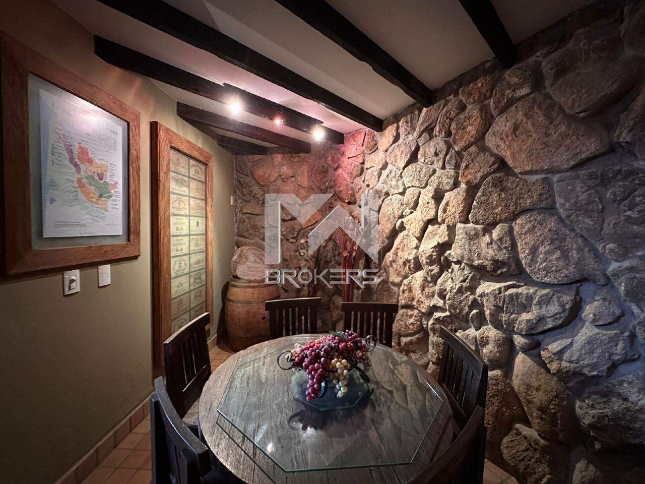 Casa em Condomínio à venda no Condomínio Sol Vinhedo Village: adega