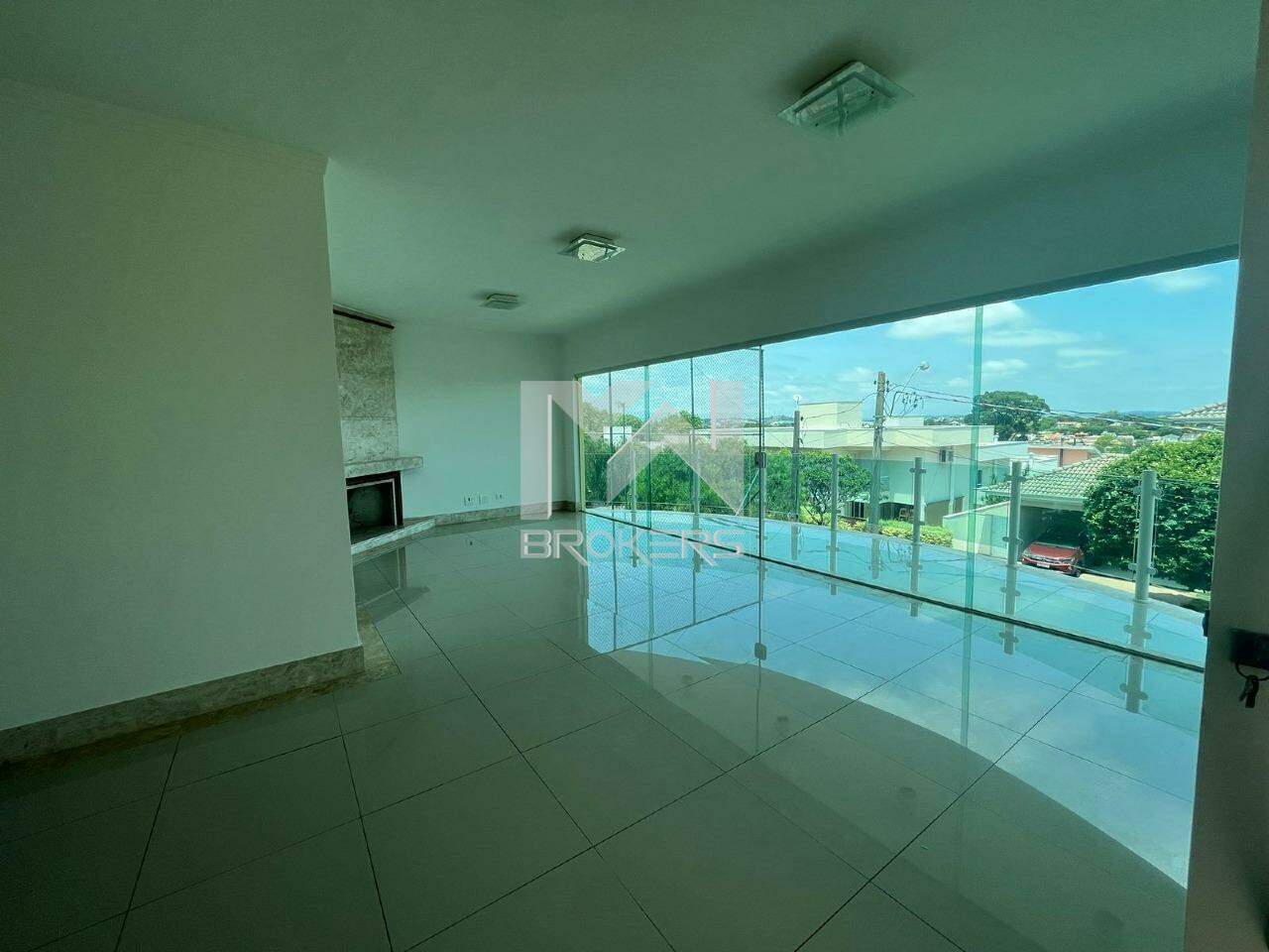 Casa em Condomínio para aluguel no Condomínio Reserva da Mata: sala de estar