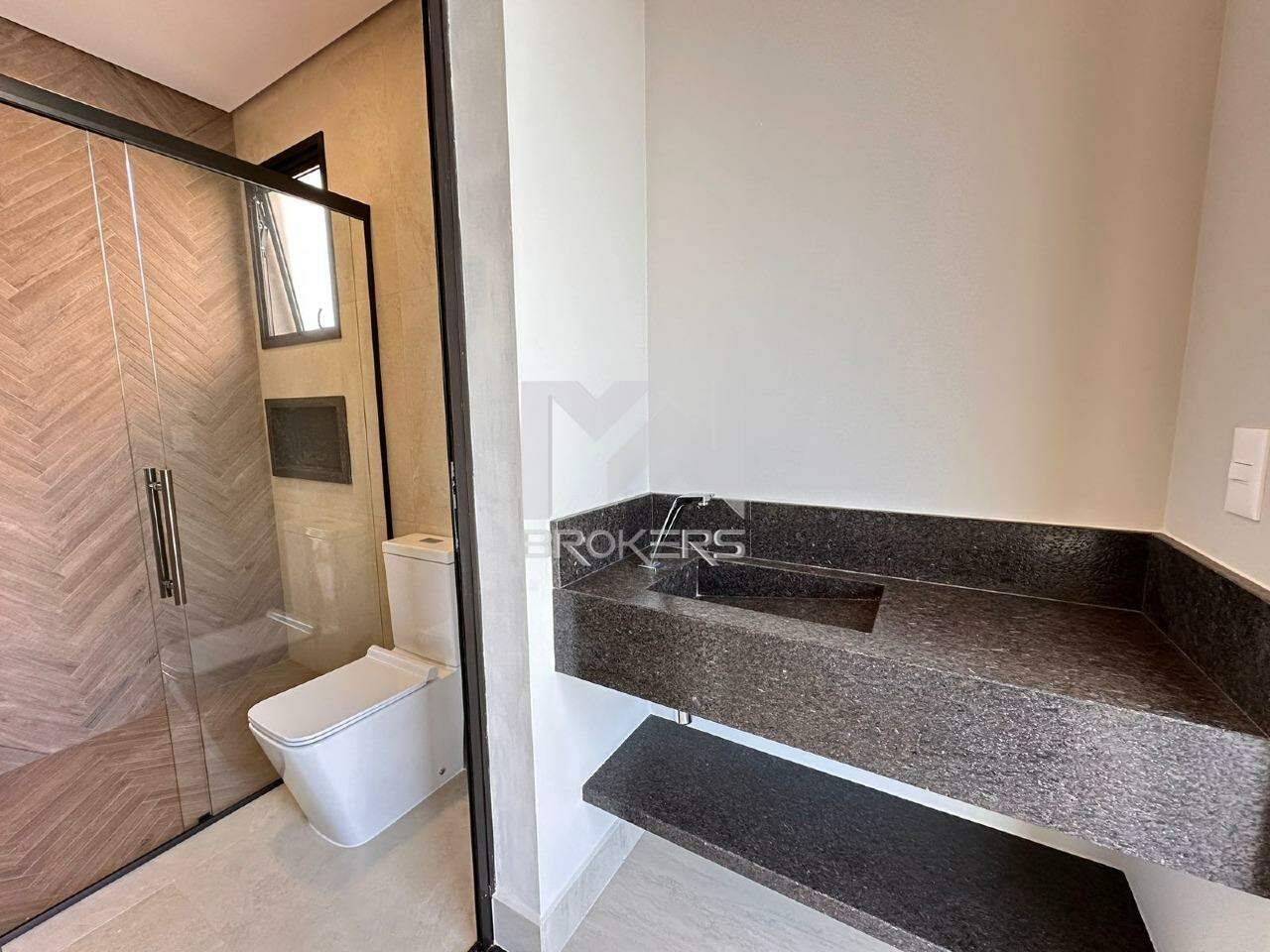 Casa em Condomínio à venda no Condominio Villa D Oro: Banheiro externo