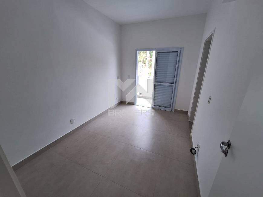 Casa em Condomínio à venda no Pinheirinho: sala de TV