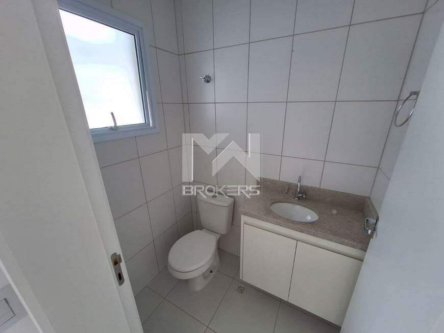 Casa em Condomínio à venda no Pinheirinho: lavabo