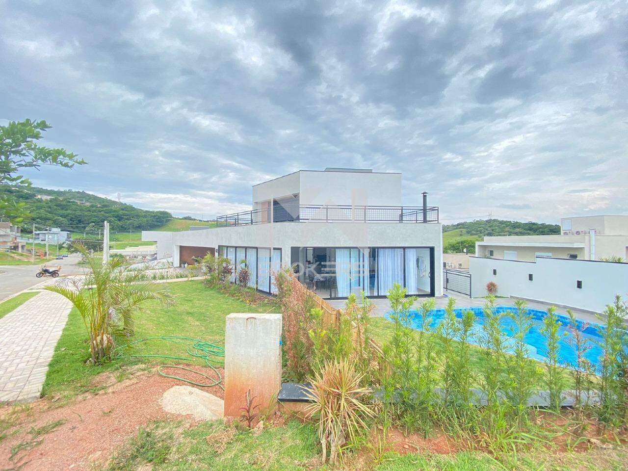 Casa em Condomínio à venda no Condomínio Santa Isabel: fachada fundos