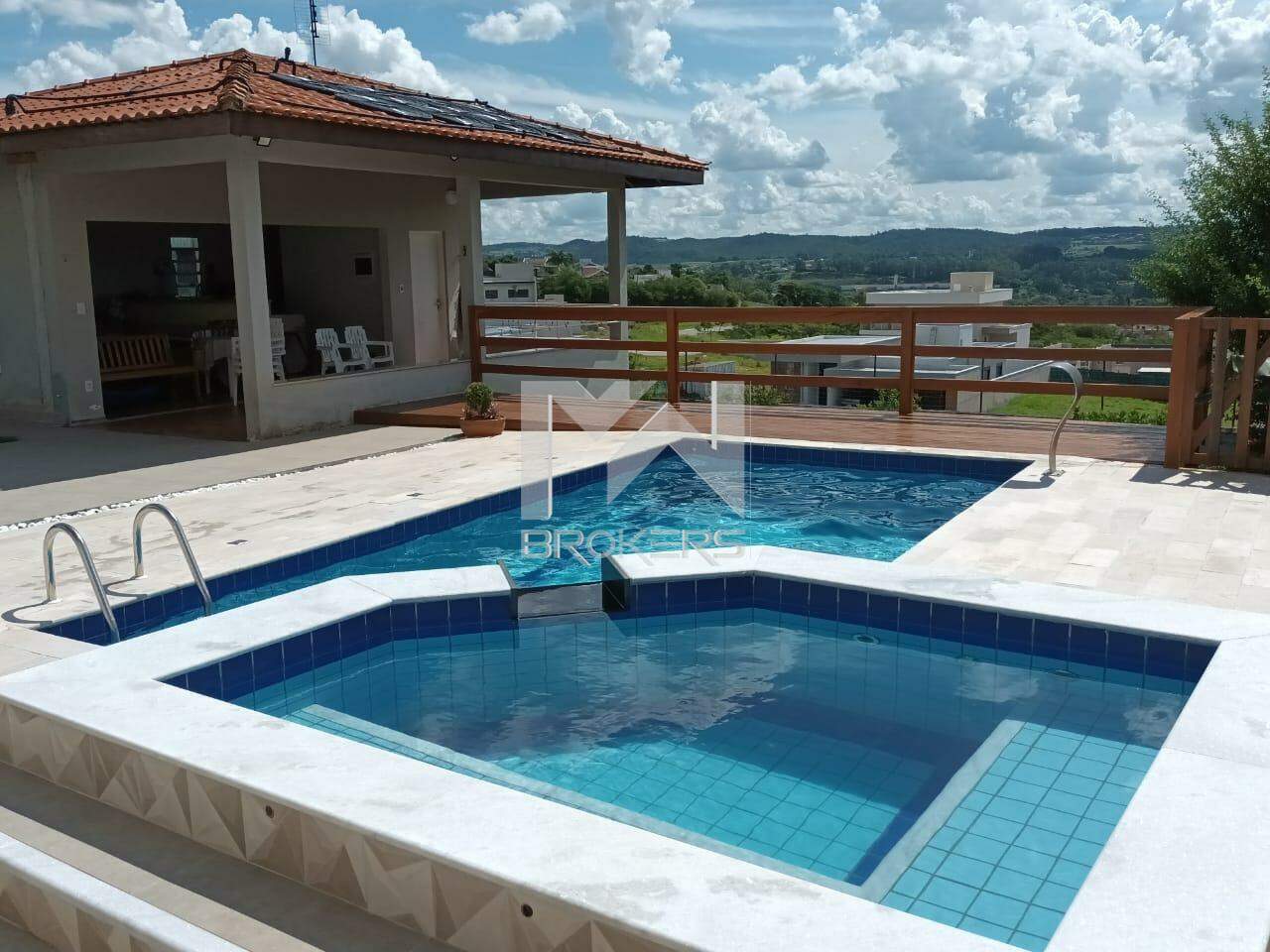 Casa em Condomínio à venda no Santa Cândida: piscina