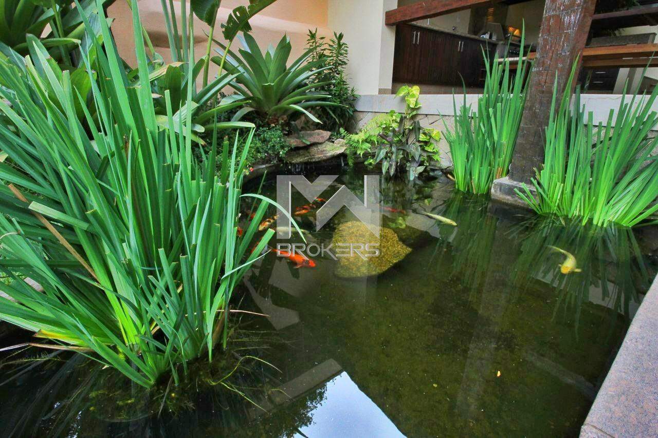 Casa em Condomínio à venda no Condomínio Marambaia: lago de carpas