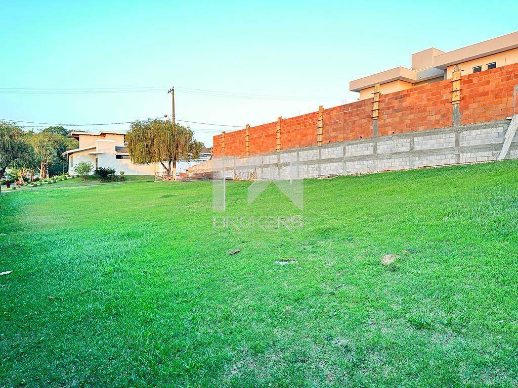 Terreno à venda no Condomínio Terras de Vinhedo: Lateral