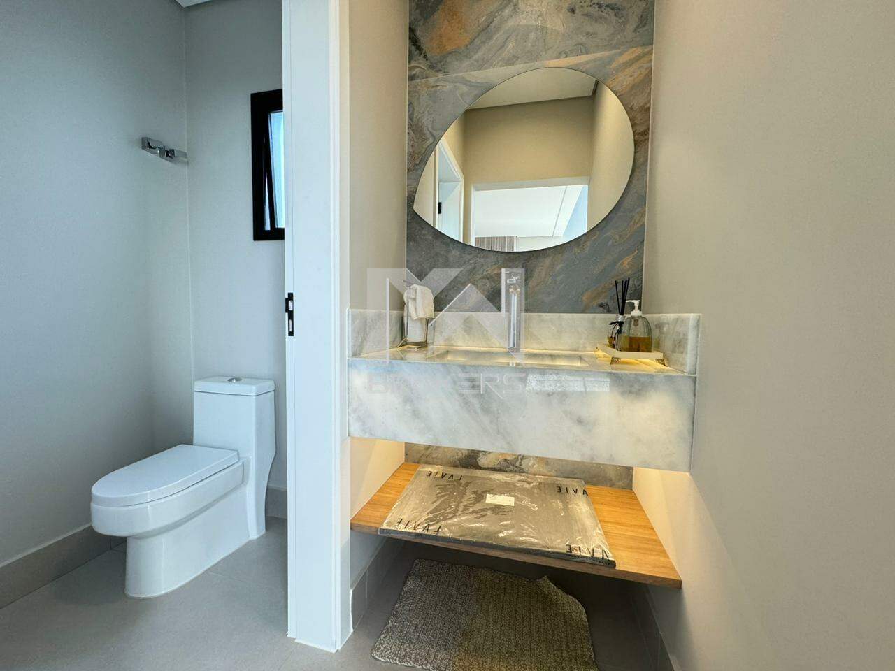 Casa em Condomínio à venda no Bosque: lavabo