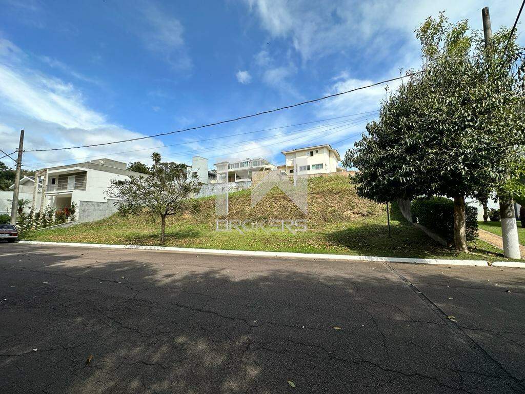 Terreno à venda no Condominio Villaggio Capriccio: Lateral