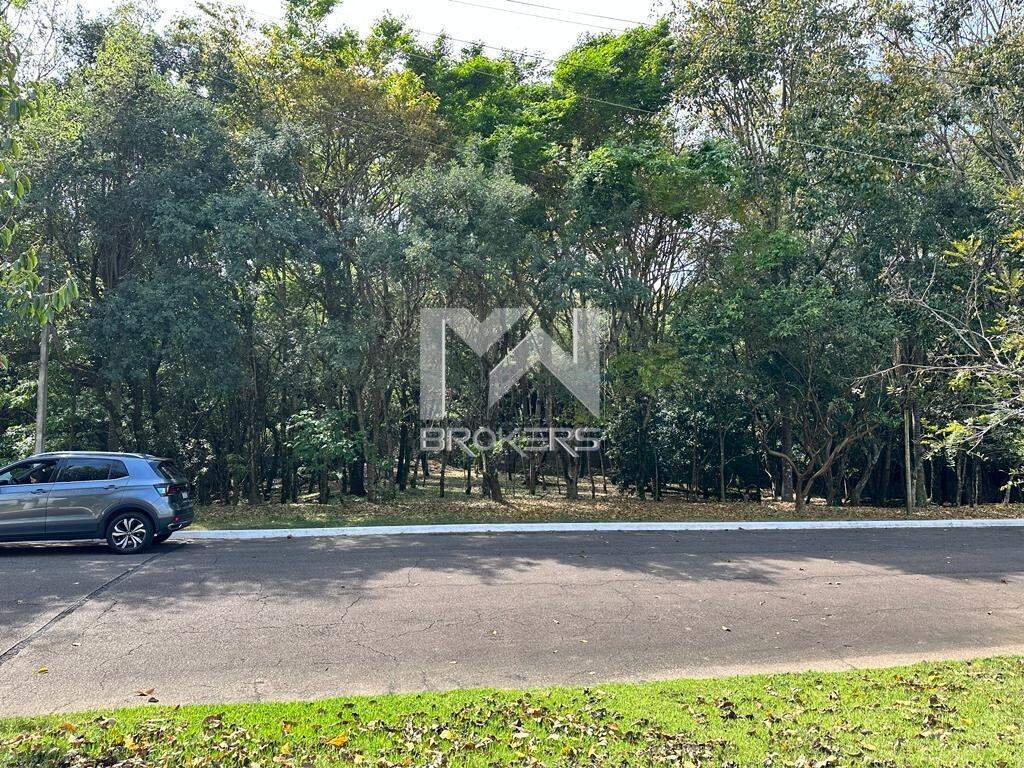 Terreno à venda no Condominio Villaggio Capriccio: Área bosque