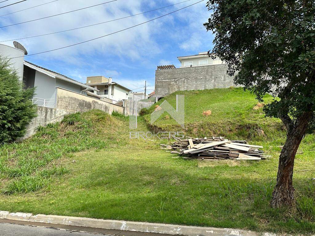 Terreno à venda no Condominio Villaggio Capriccio: Lateral