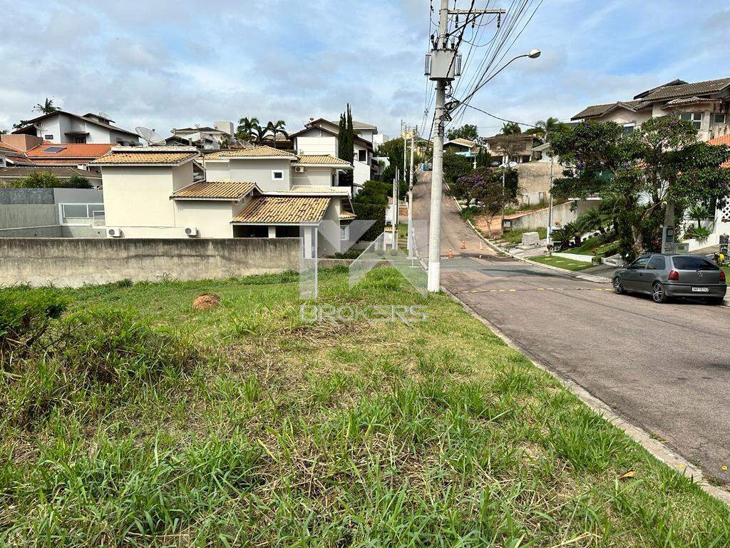 Terreno à venda no Condominio Villaggio Capriccio: Lateral