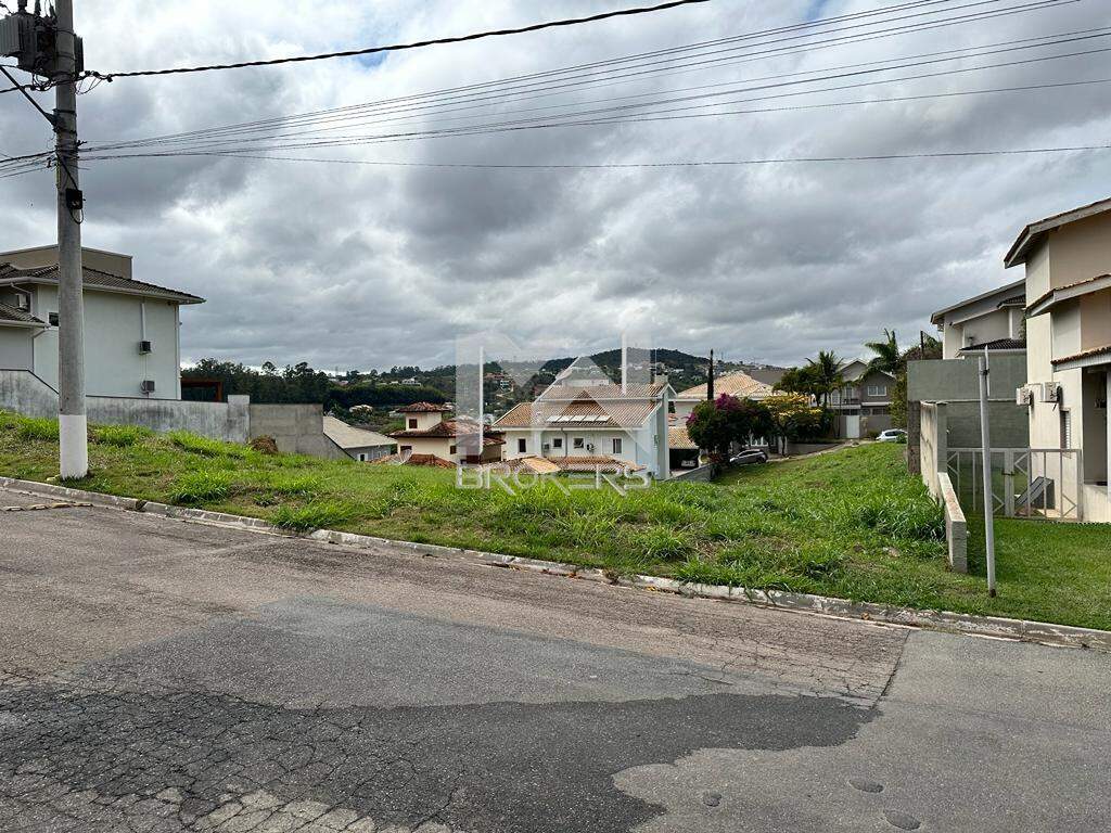 Terreno à venda no Condominio Villaggio Capriccio: Rua