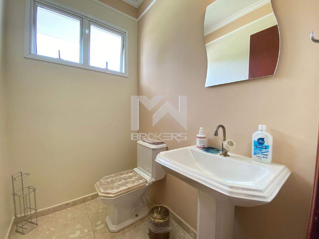 Casa em Condomínio à venda no Santa Cândida: lavabo