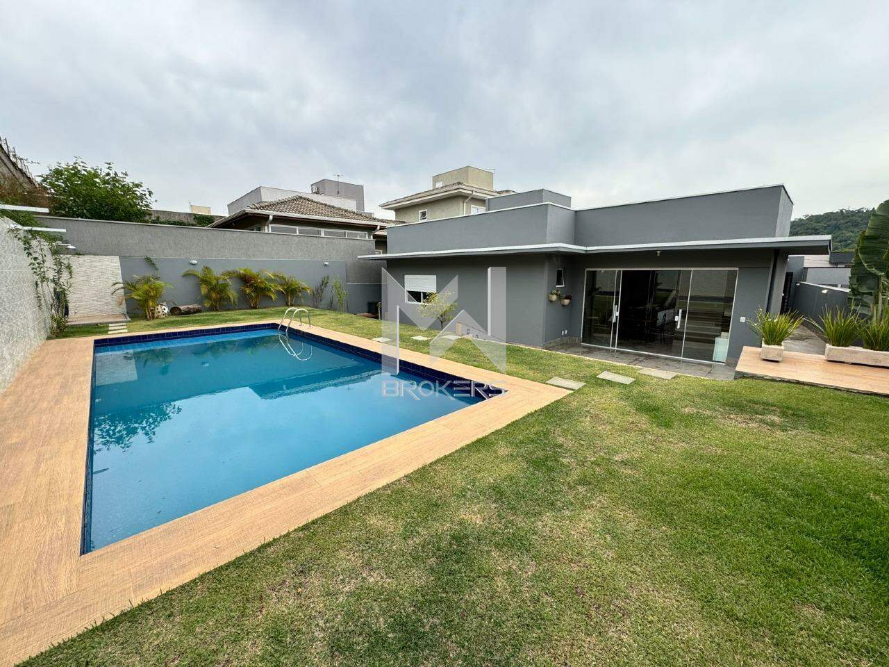 Casa em Condomínio à venda no Condomínio Reserva dos Vinhedos: fundos