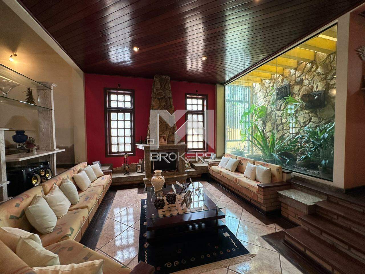 Casa em Condomínio à venda no Condomínio Marambaia: sala de lareira 