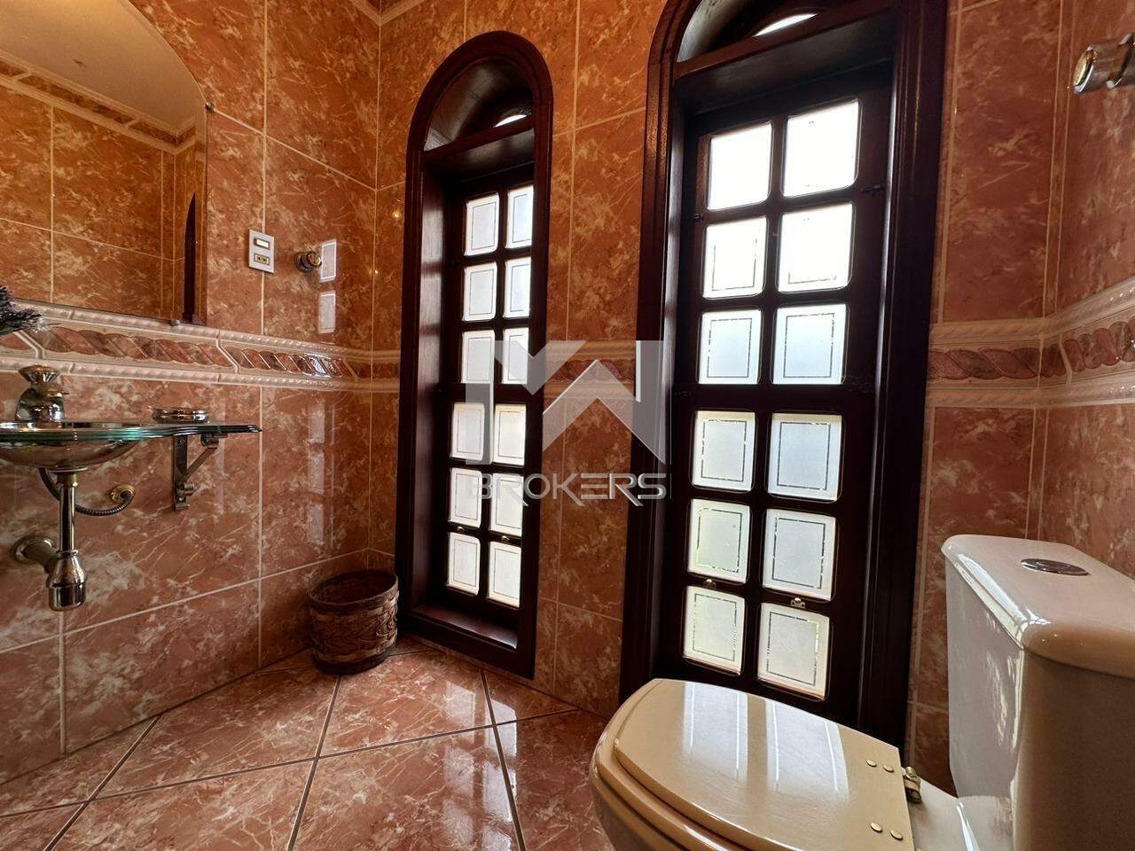 Casa em Condomínio à venda no Condomínio Marambaia: lavabo