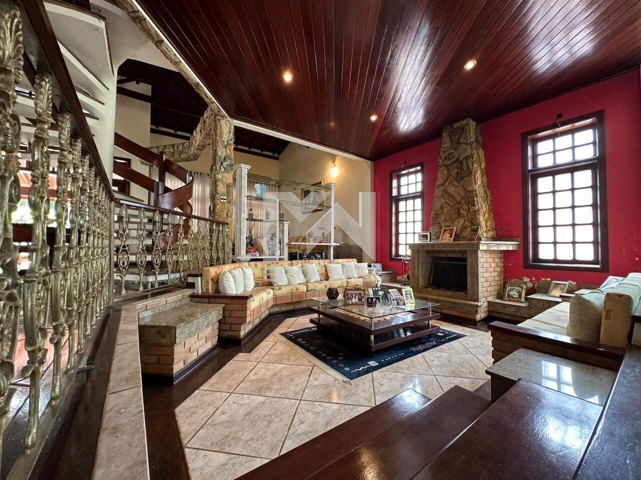 Casa em Condomínio à venda no Condomínio Marambaia: sala de lareira