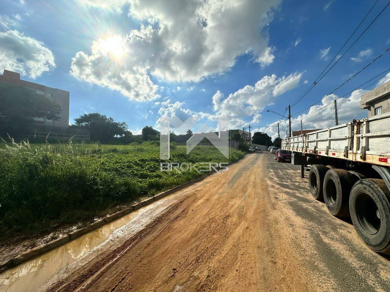 Terreno à venda no Pinheirinho: Rua da frente