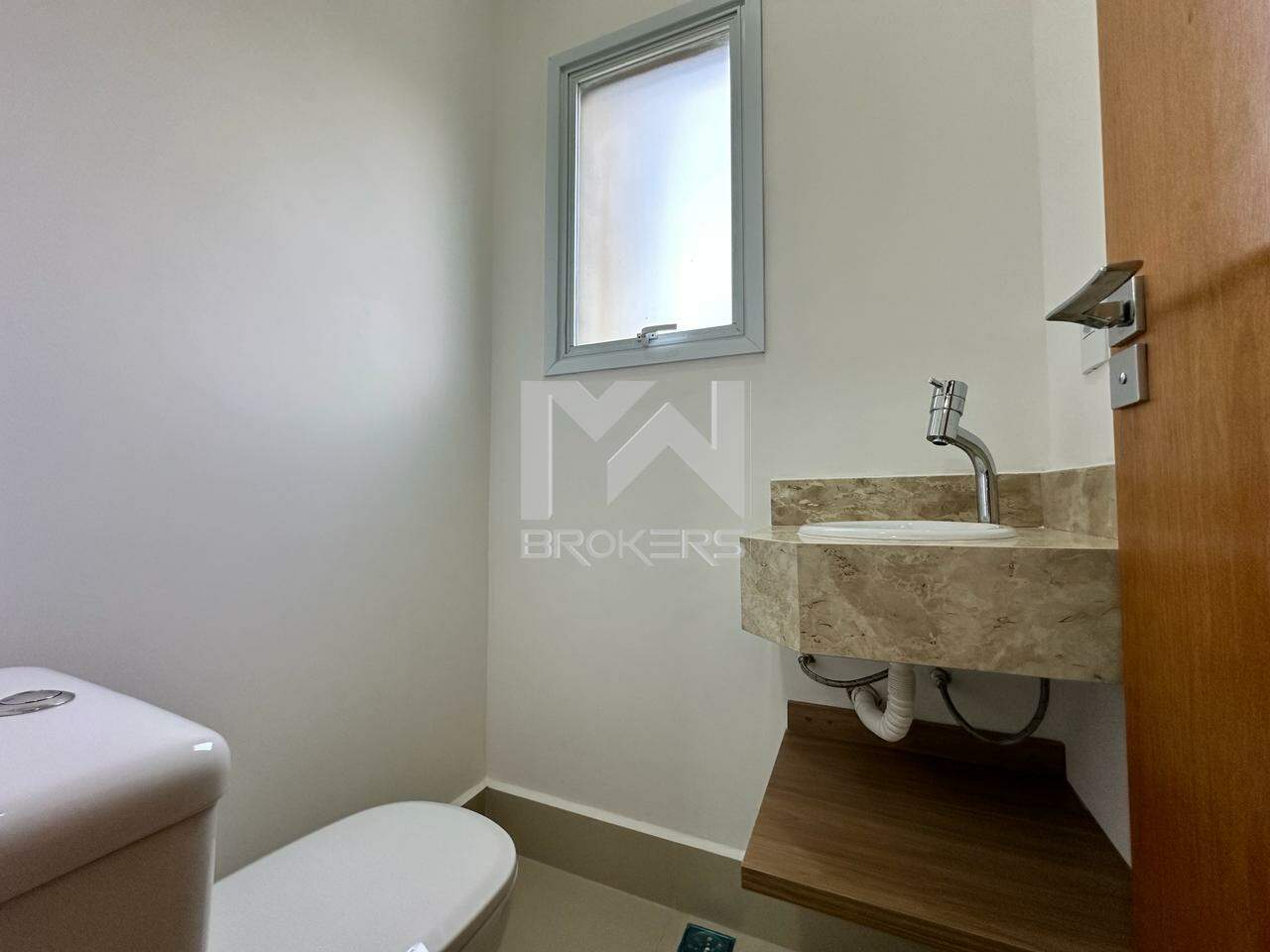 Casa em Condomínio à venda no Jardim São Marcos: Lavabo