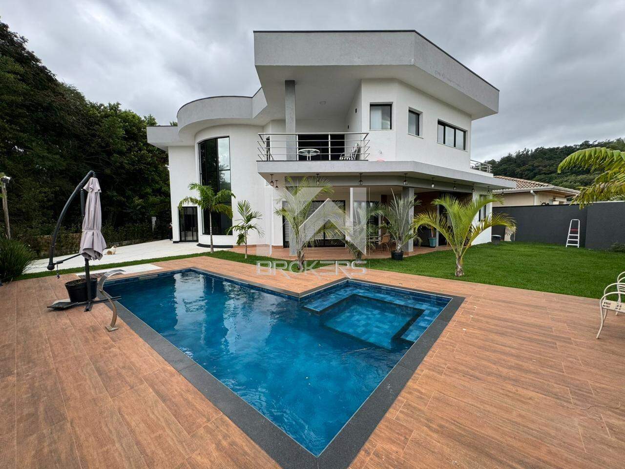 Casa em Condomínio à venda no Condomínio Reserva dos Vinhedos: fundos