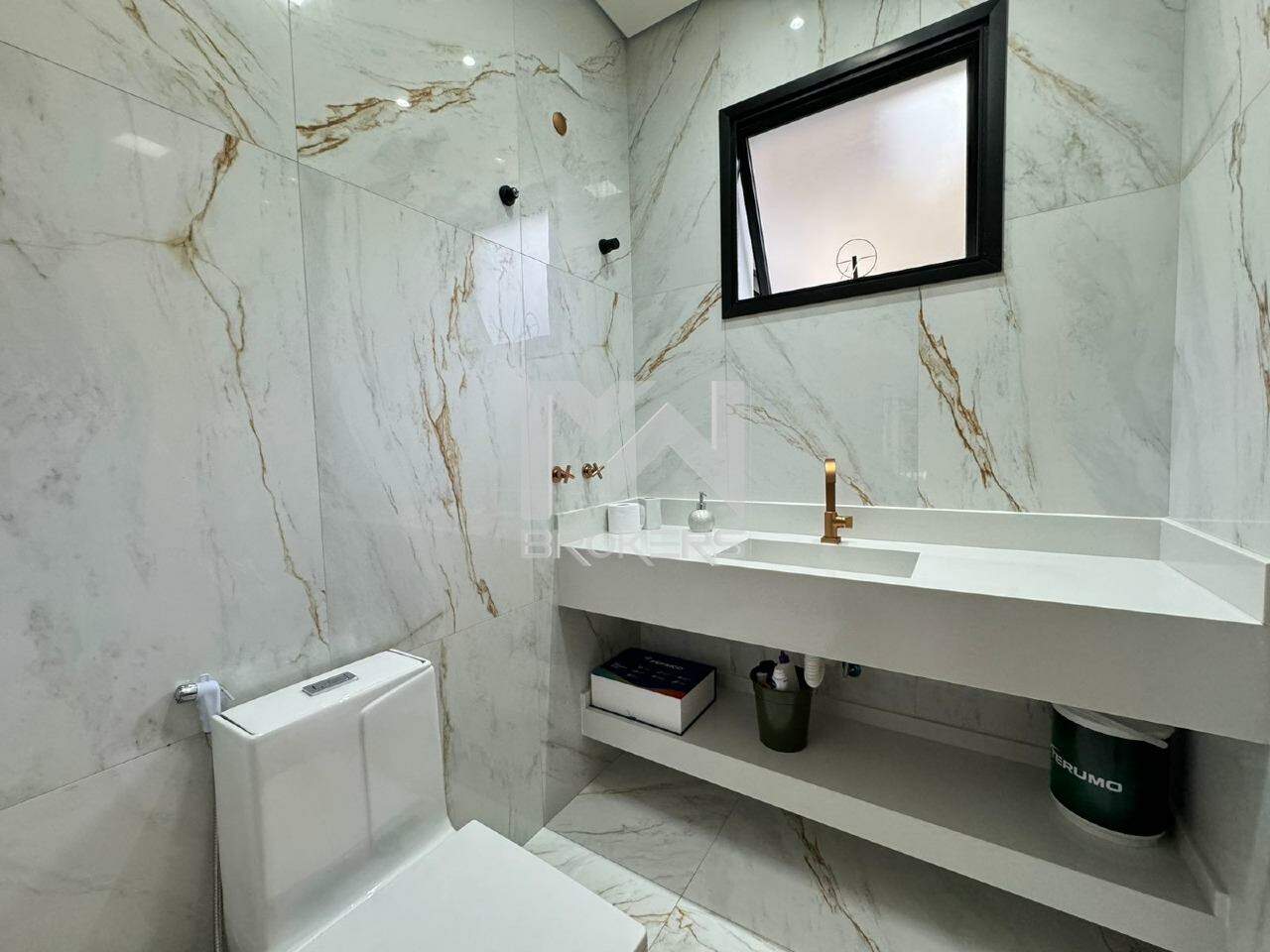 Casa em Condomínio à venda no Condomínio Reserva dos Vinhedos: lavabo