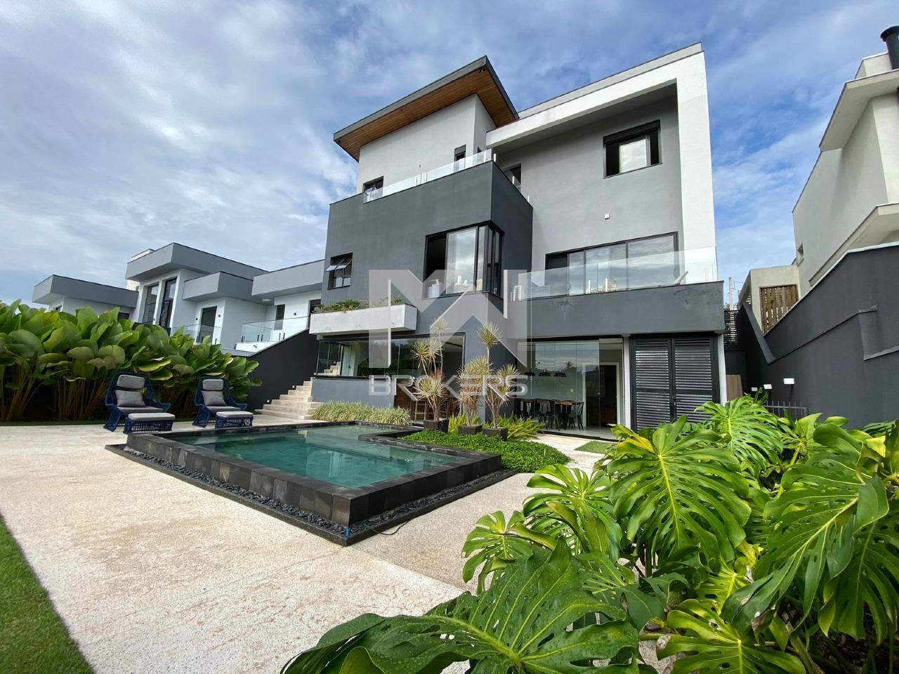 Casa em Condomínio à venda no Condomínio Santa Isabel: fundos