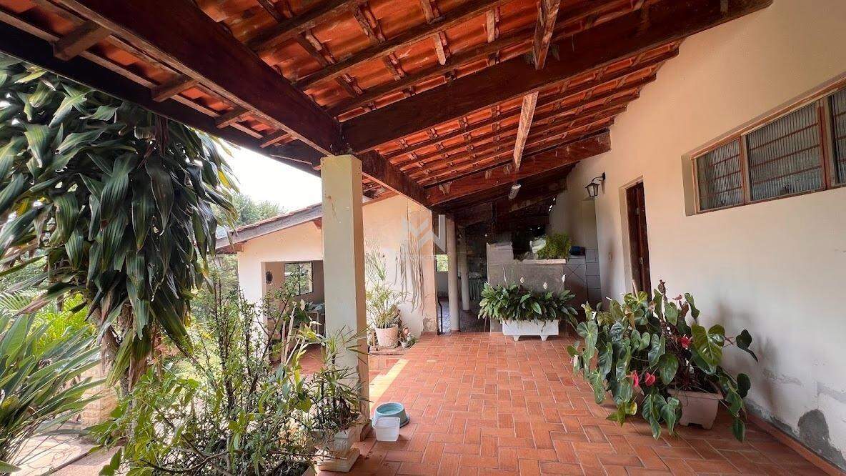 Chácara à venda no Jardim dos Lagos: varanda