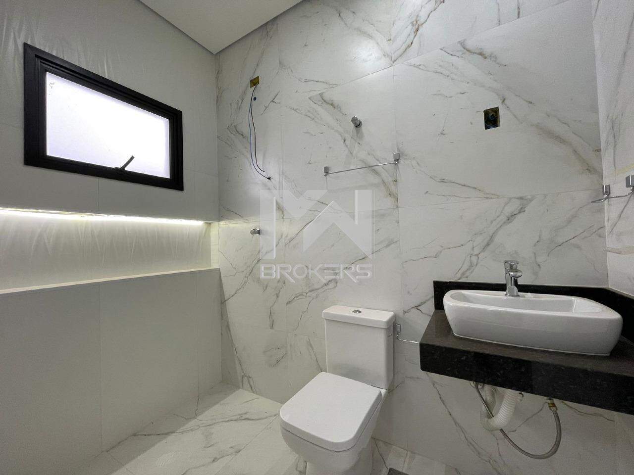 Casa em Condomínio à venda no Vila Nova Louveira: banheiro