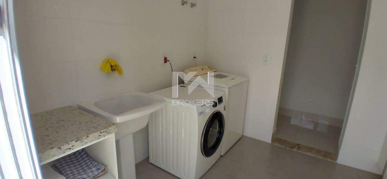 Casa em Condomínio à venda no Pinheirinho: Lavanderia