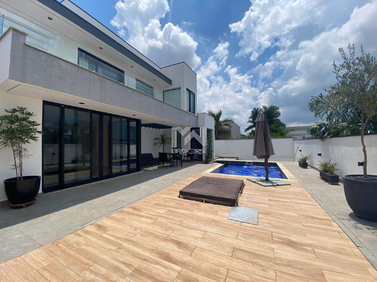 Casa em Condomínio à venda no Condomínio Santa Isabel: fundos